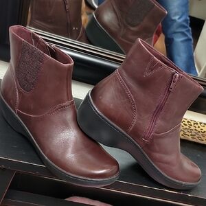 CLARKS Women's Delana Joleen Boot Burgundy Leather Sz 12 MEDIUM WIDTH
